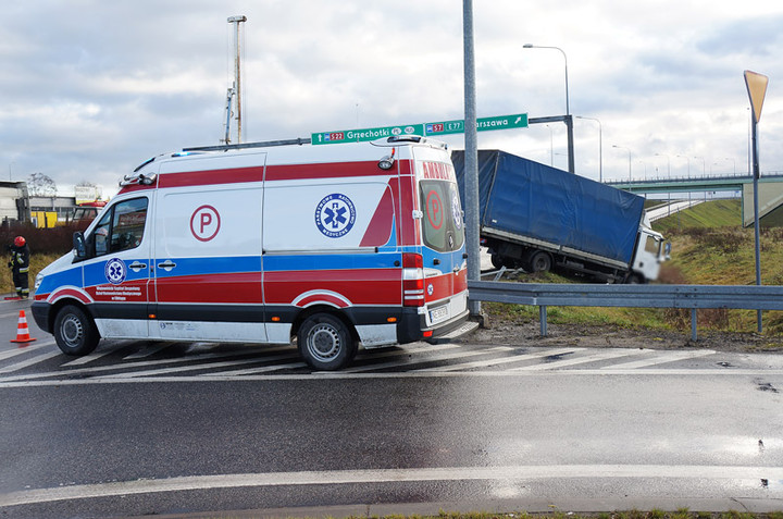 Pasłęcka: zderzenie ciężarówki z osobówką zdjęcie nr 80329