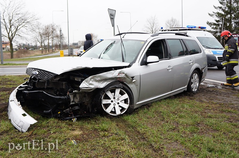 Kazimierzowo: wypadek na skrzyżowaniu zdjęcie nr 84851