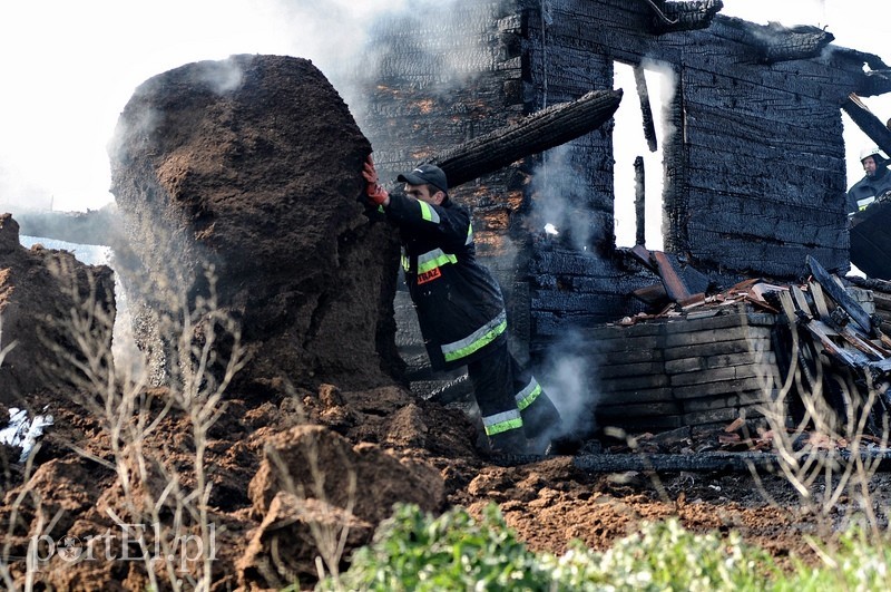 Raczki Elbląskie: spłonął zabytkowy dom zdjęcie nr 86837