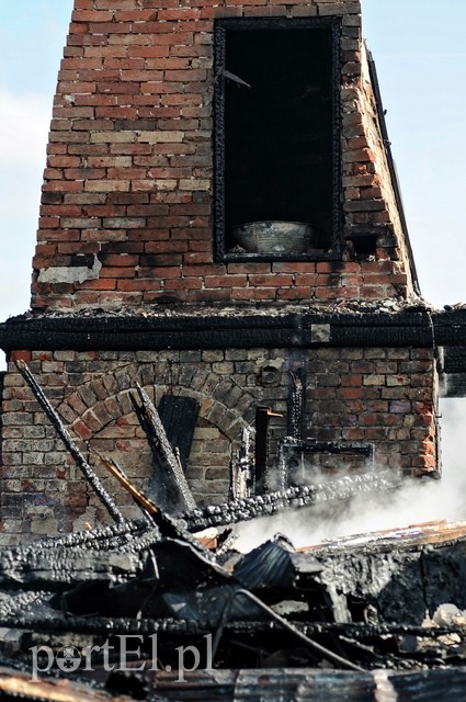 Raczki Elbląskie: spłonął zabytkowy dom zdjęcie nr 86832