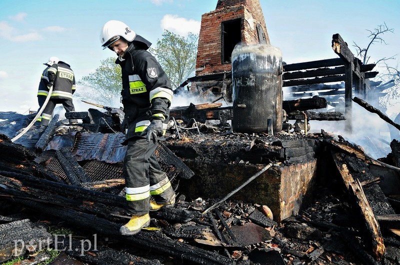Raczki Elbląskie: spłonął zabytkowy dom zdjęcie nr 86826