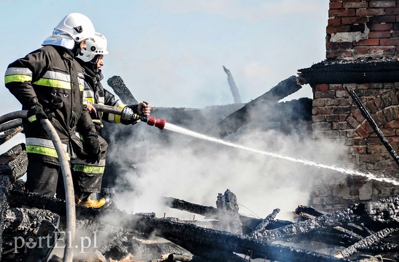 Raczki Elbląskie: spłonął zabytkowy dom zdjęcie nr 86831