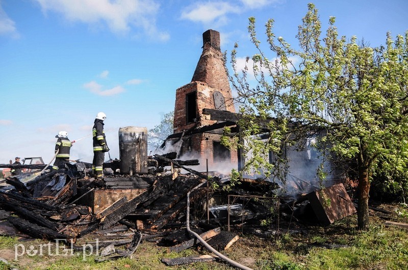 Raczki Elbląskie: spłonął zabytkowy dom zdjęcie nr 86825