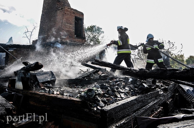 Raczki Elbląskie: spłonął zabytkowy dom zdjęcie nr 86828