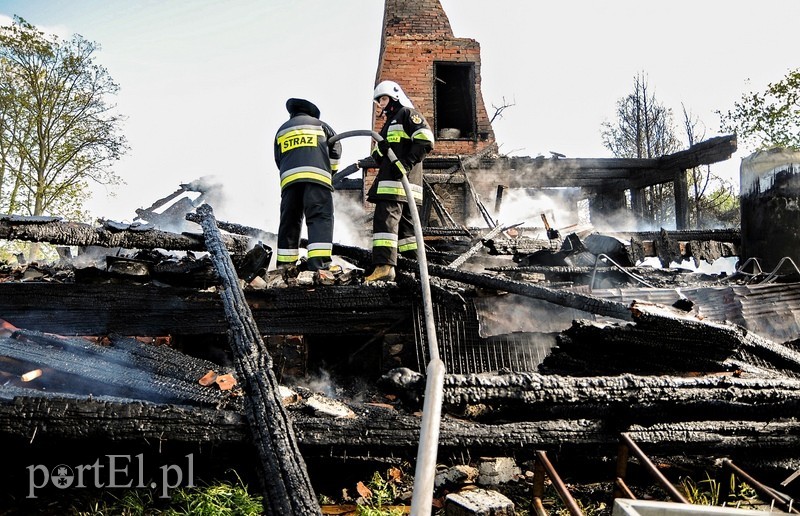 Raczki Elbląskie: spłonął zabytkowy dom zdjęcie nr 86827