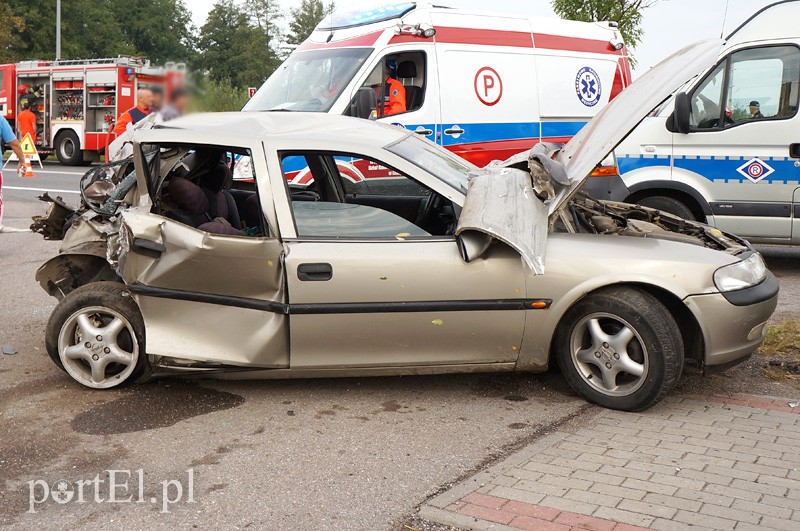 Wypadek w Kazimierzowie: dwie osoby w szpitalu zdjęcie nr 93807