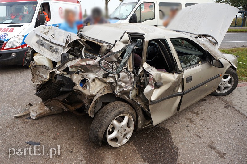Wypadek w Kazimierzowie: dwie osoby w szpitalu zdjęcie nr 93806