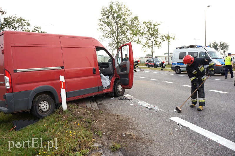 Wypadek w Kazimierzowie: dwie osoby w szpitalu zdjęcie nr 93811