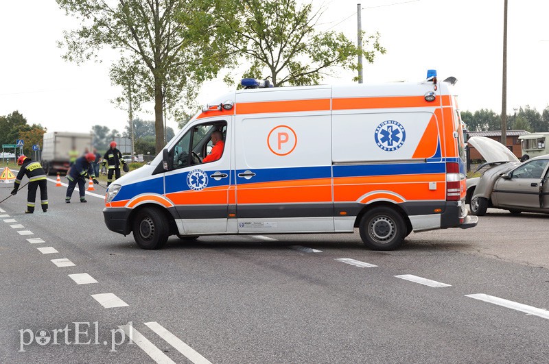 Wypadek w Kazimierzowie: dwie osoby w szpitalu zdjęcie nr 93810