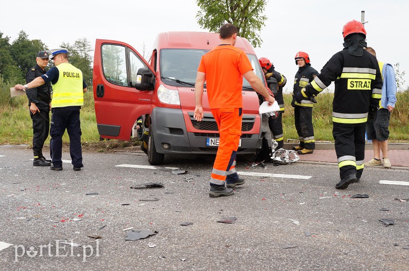 Wypadek w Kazimierzowie: dwie osoby w szpitalu zdjęcie nr 93804