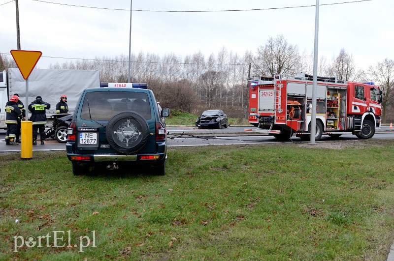 Wypadek w Kazimierzowie: dwie osoby w szpitalu zdjęcie nr 98349