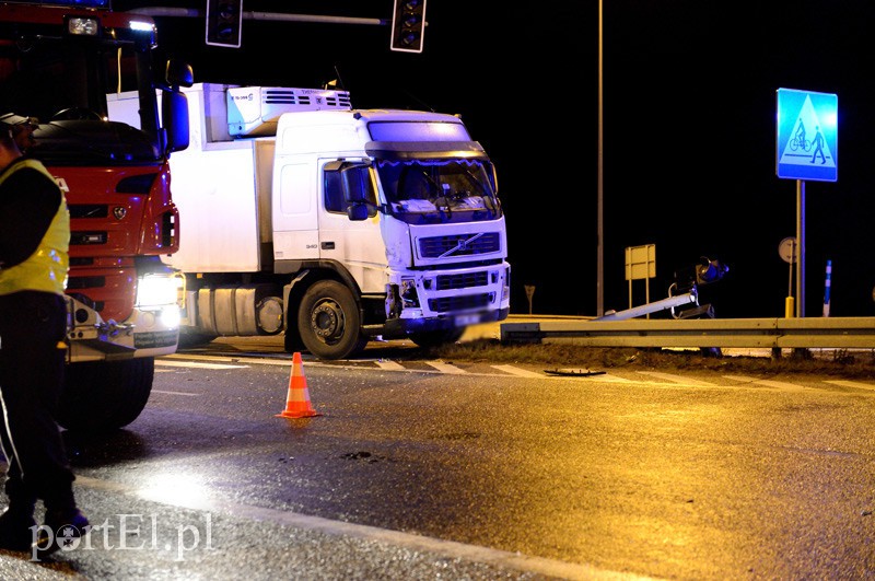 Wypadek na skrzyżowaniu ul. Żuławskiej z obwodnicą zdjęcie nr 98402