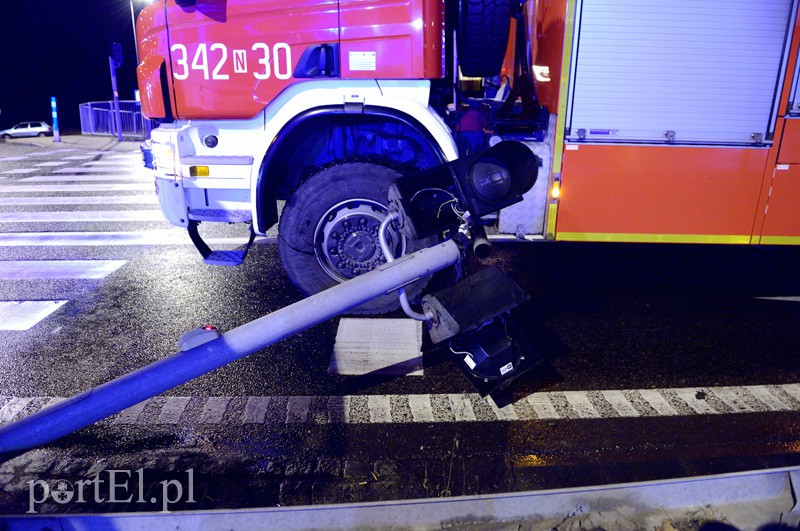 Wypadek na skrzyżowaniu ul. Żuławskiej z obwodnicą zdjęcie nr 98409