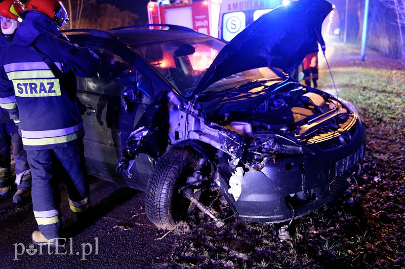 Wypadek w Dąbrowie: jedna osoba ranna zdjęcie nr 98932