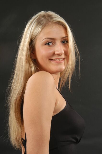 Martyna Orzeł – ur. 19 czerwca 1987 r. (Bliźnięta), Mieszka w Elblągu i uczy się w III LO. Ma 176 cm wzrostu i