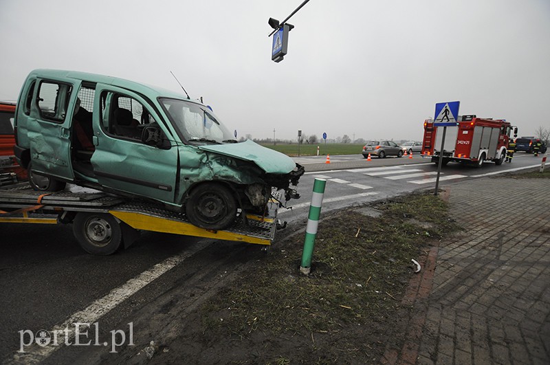Zderzenie na skrzyżowaniu w Kazimierzowie zdjęcie nr 103360