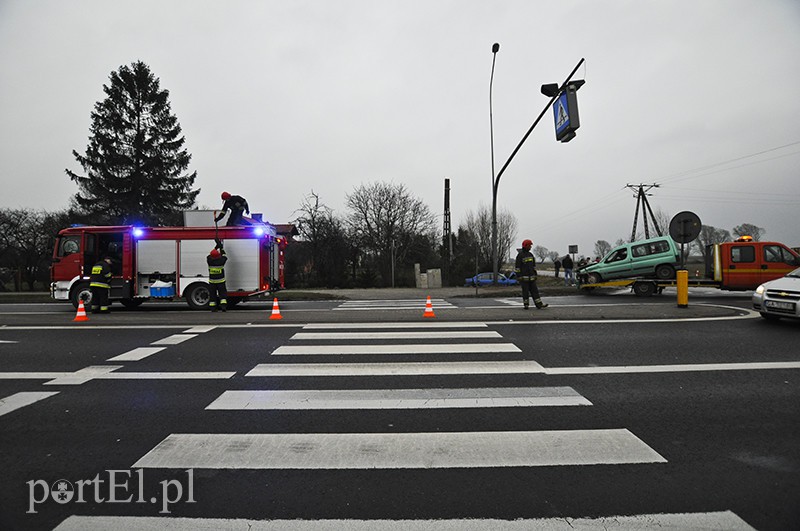 Zderzenie na skrzyżowaniu w Kazimierzowie zdjęcie nr 103357