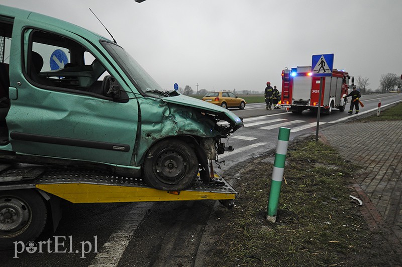 Zderzenie na skrzyżowaniu w Kazimierzowie zdjęcie nr 103365