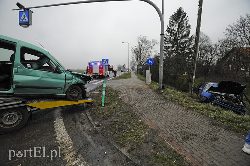 Zderzenie na skrzyżowaniu w Kazimierzowie zdjęcie nr 103364