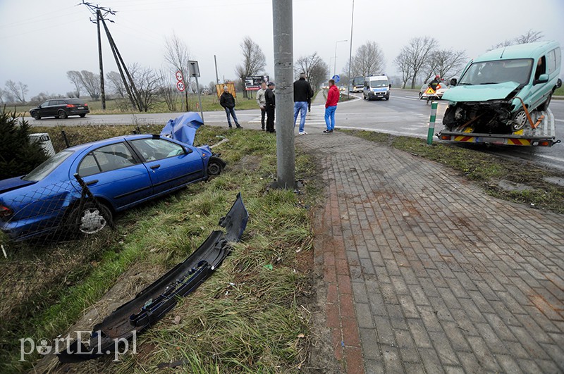 Zderzenie na skrzyżowaniu w Kazimierzowie zdjęcie nr 103362