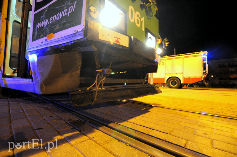  Porsche kontra tramwaj, jedna osoba ranna zdjęcie nr 105359