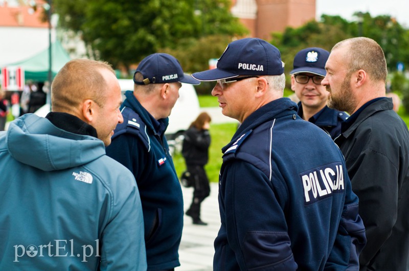  Policyjny festyn w deszczu zdjęcie nr 110596