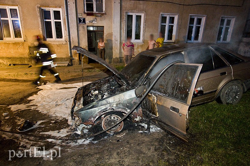  Spłonął samochód przy ul. Górnośląskiej zdjęcie nr 111512