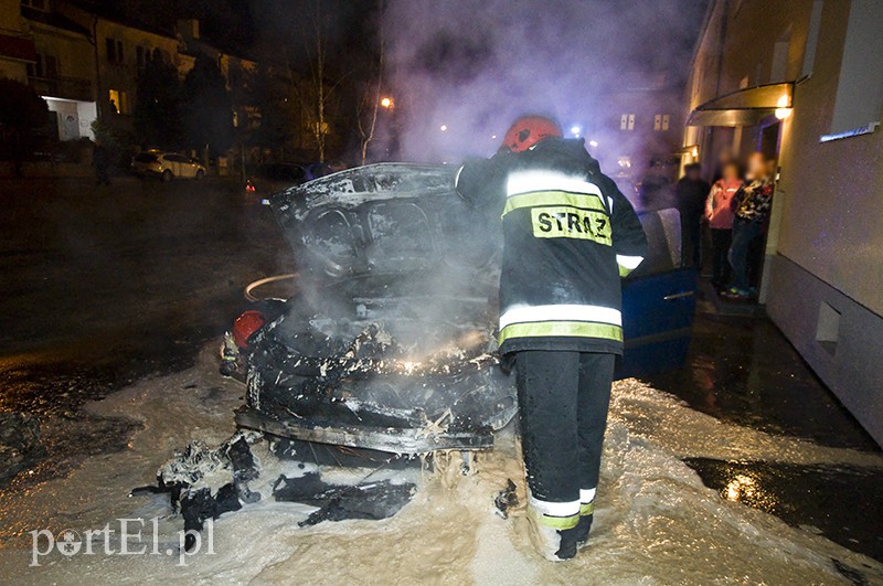  Na Sadowej zapalił się samochód zdjęcie nr 121663