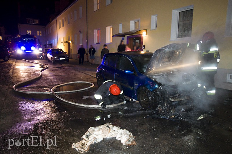  Na Sadowej zapalił się samochód zdjęcie nr 121661