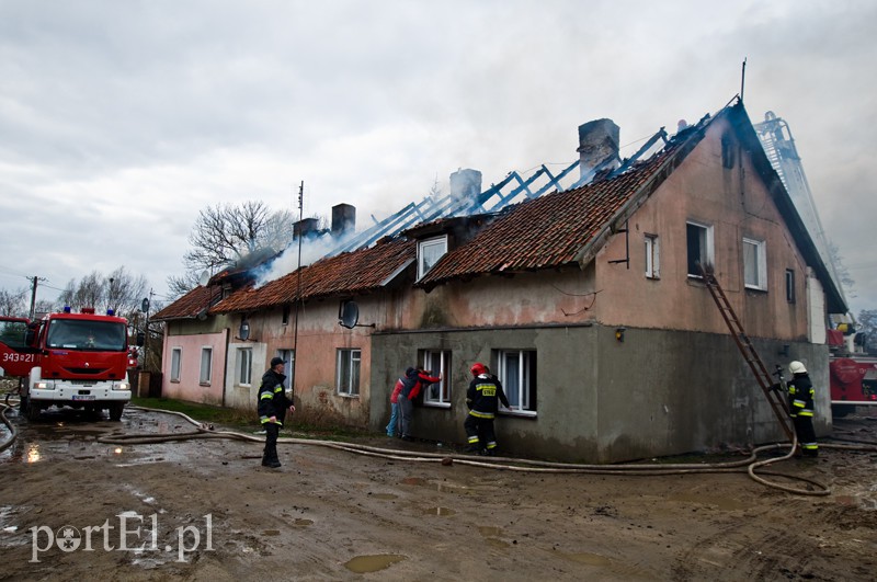  Mieszkańcy skakali przez okno. Pożar pod Pasłękiem zdjęcie nr 124485