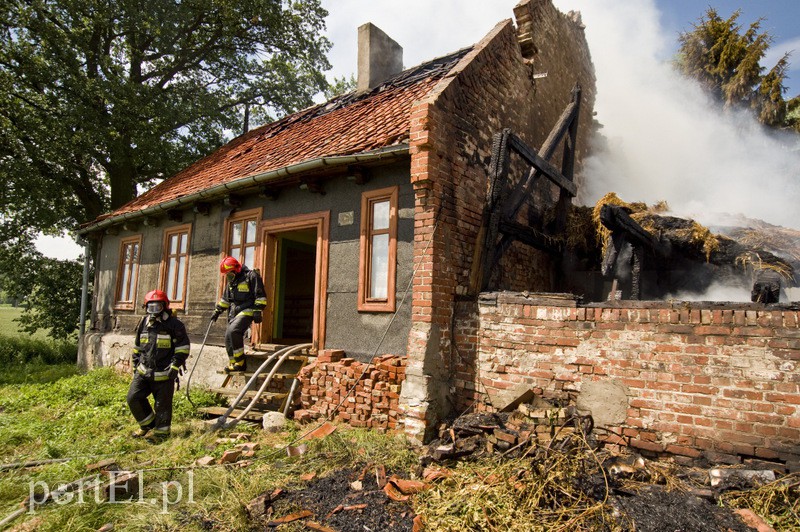  Spłonął dom w Mojkowie zdjęcie nr 131554
