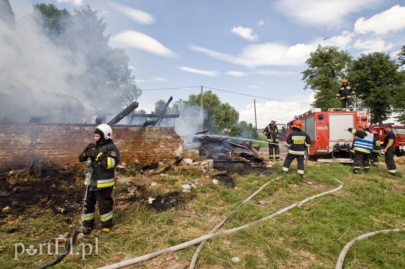  Spłonął dom w Mojkowie zdjęcie nr 131561