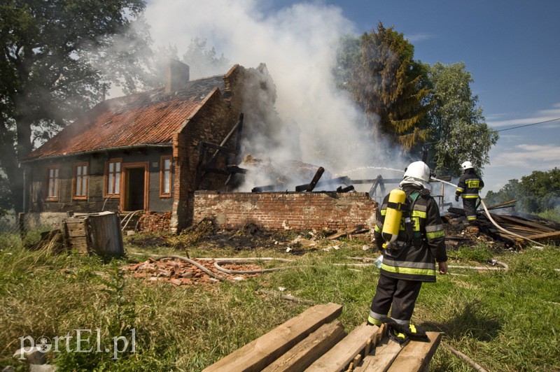  Spłonął dom w Mojkowie zdjęcie nr 131551