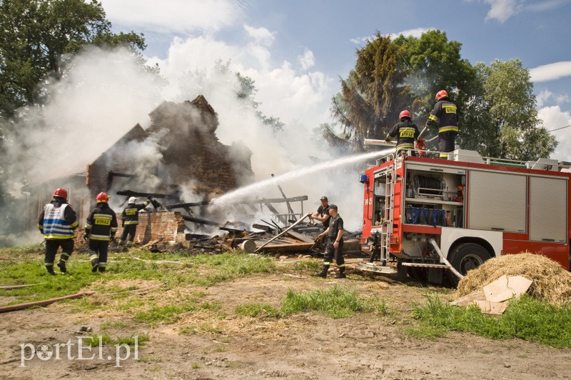 Spłonął dom w Mojkowie zdjęcie nr 131568
