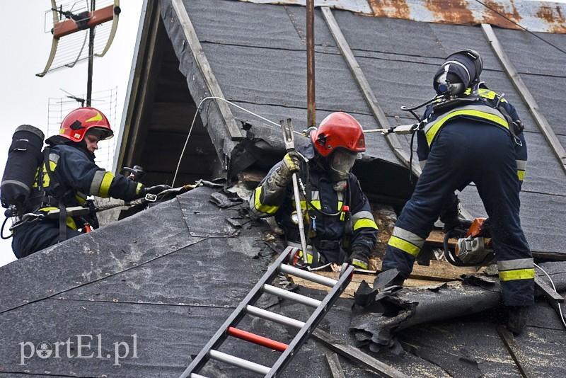 Pożar poddasza w Dąbrowie zdjęcie nr 137476
