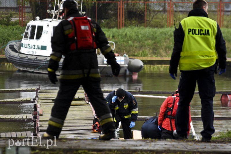 Strażacy wyłowili z rzeki ciało mężczyzny zdjęcie nr 151449