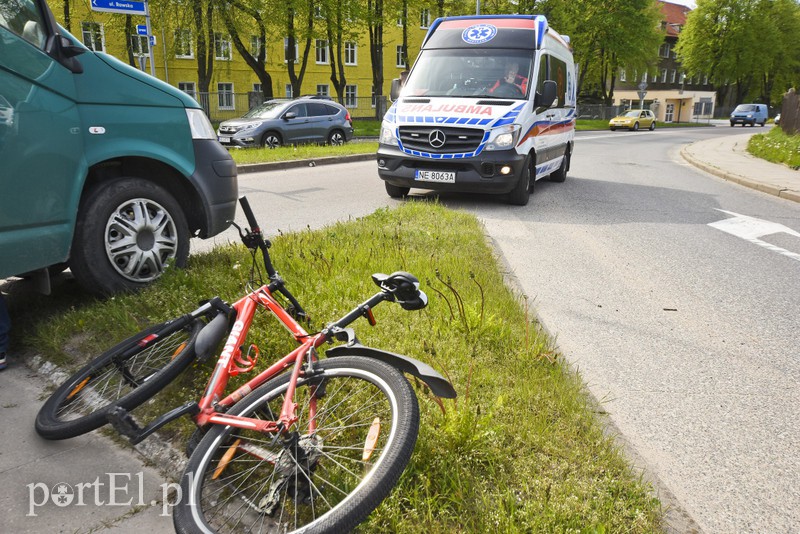 Rowerzysta potrącony na skrzyżowaniu ul. Łęczyckiej i Rawskiej zdjęcie nr 151927