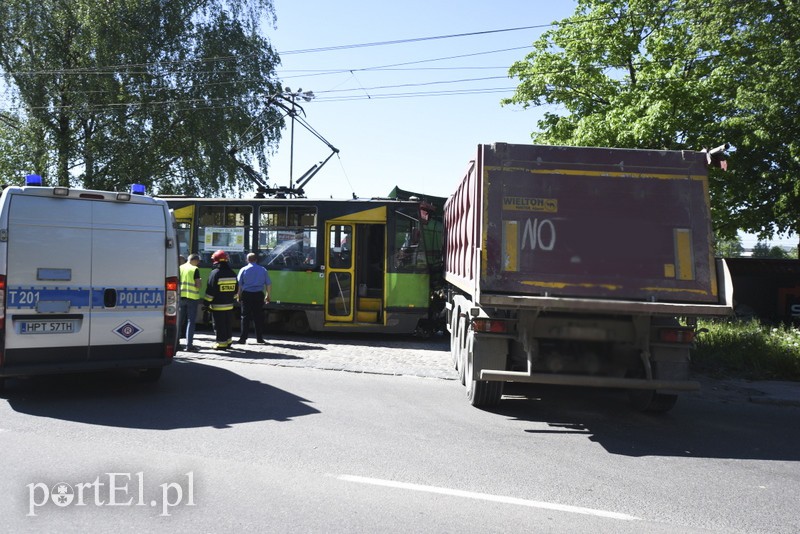 Grunwaldzka zablokowana! Ciężarówka zderzyła się z tramwajem zdjęcie nr 152139