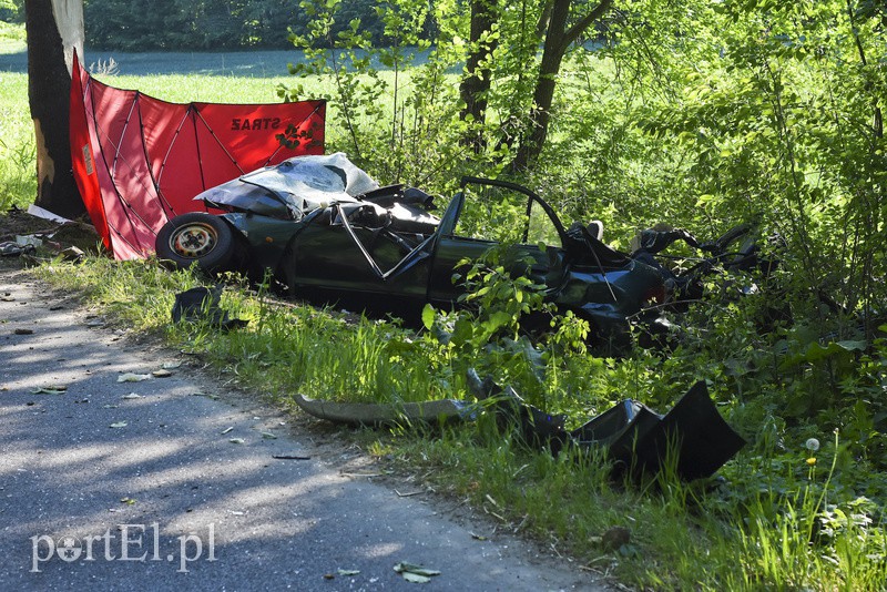Tragiczny wypadek w Krasnym Lesie, kierowca uciekał przed policją zdjęcie nr 153194