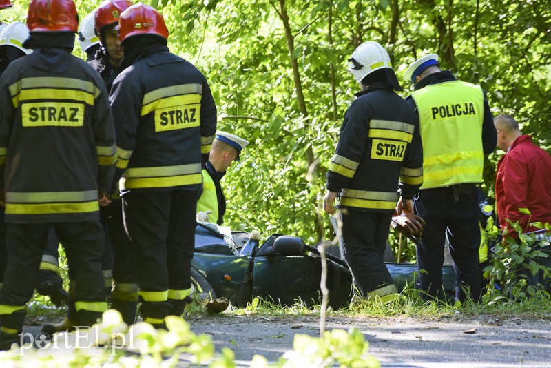 Tragiczny wypadek w Krasnym Lesie, kierowca uciekał przed policją zdjęcie nr 153178
