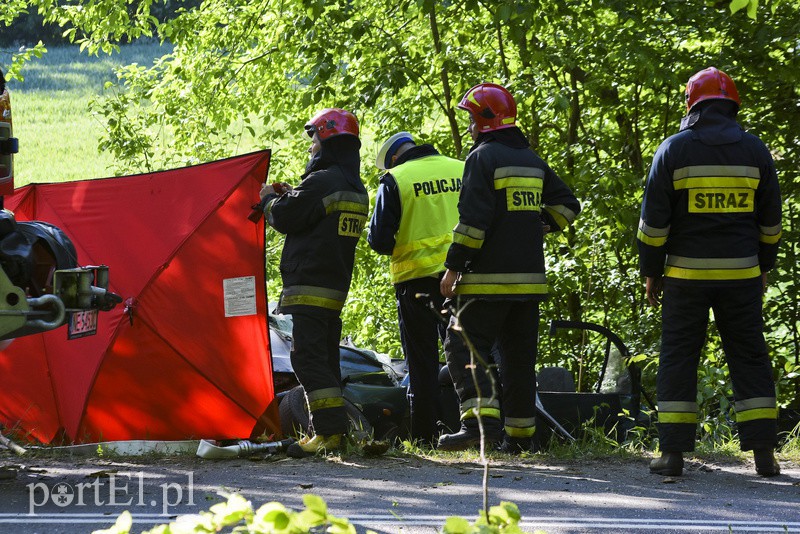 Tragiczny wypadek w Krasnym Lesie, kierowca uciekał przed policją zdjęcie nr 153179