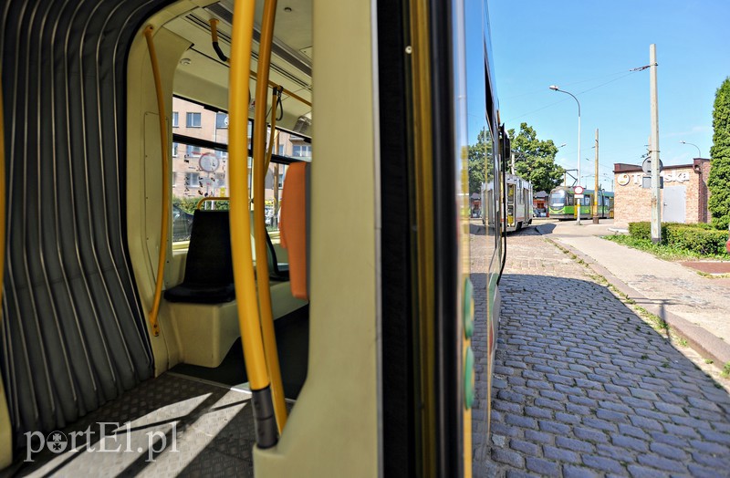 Paraliż na torach, koparka uszkodziła trakcję tramwajową zdjęcie nr 154544
