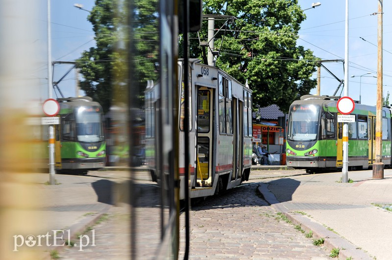 Paraliż na torach, koparka uszkodziła trakcję tramwajową zdjęcie nr 154543
