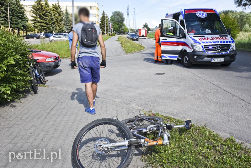 Dwaj rowerzyści zderzyli się z oplem zdjęcie nr 154689