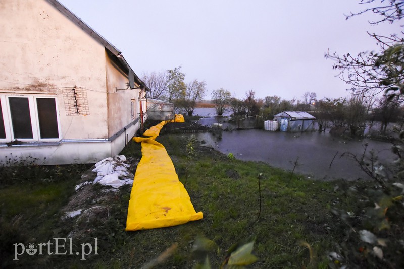 Przybywa wody w Kumieli i rzece Elbląg (aktualizacja) zdjęcie nr 163587