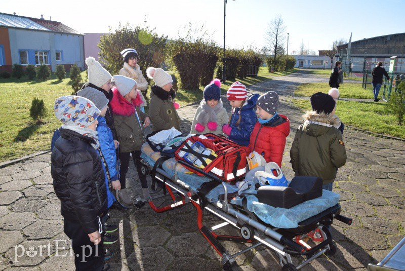 W EUH-E dzieci poznają pracę pielęgniarki i ratownika medycznego zdjęcie nr 164577