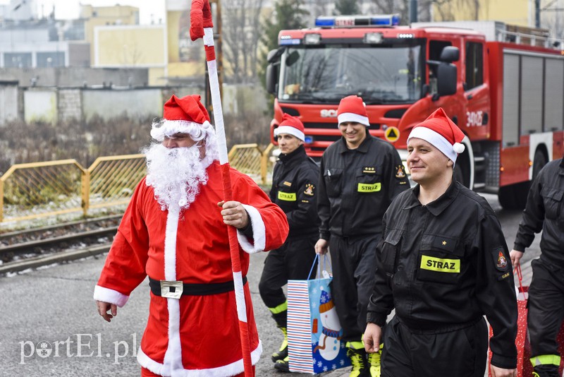 Strażacy wpadli do Angeliki ze świąteczną wizytą zdjęcie nr 166681