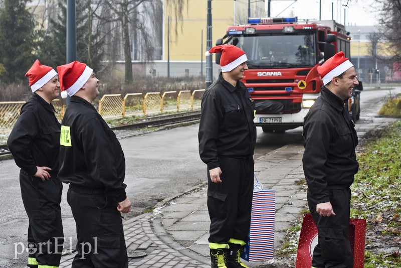 Strażacy wpadli do Angeliki ze świąteczną wizytą zdjęcie nr 166680