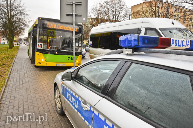 Kobieta potrącona przez autobus na ul. Mickiewicza zdjęcie nr 167115