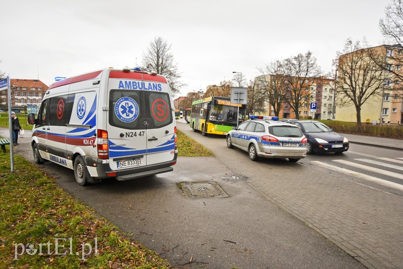 Kobieta potrącona przez autobus na ul. Mickiewicza zdjęcie nr 167110
